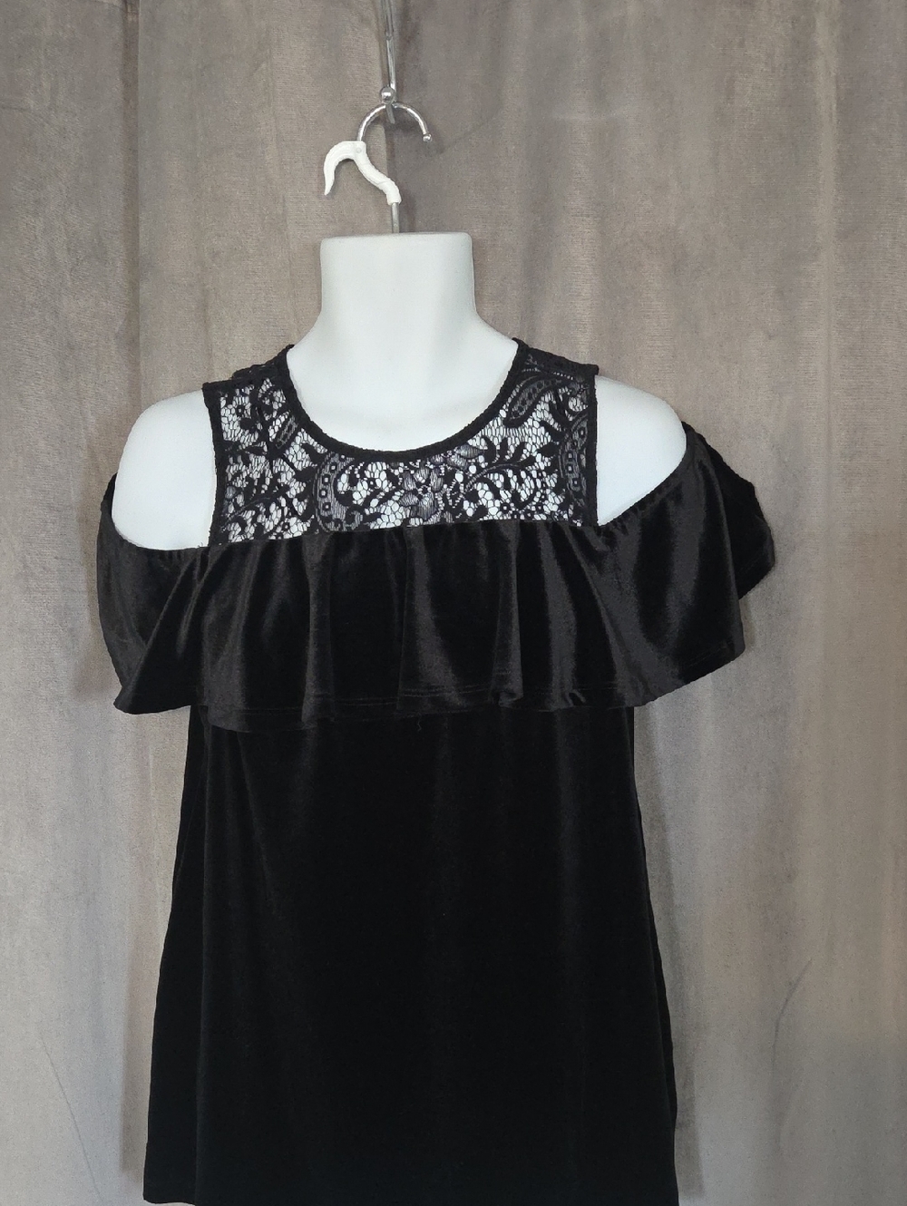 XL Cold-Shoulder Velvet Tunic with Lace Yoke - Black